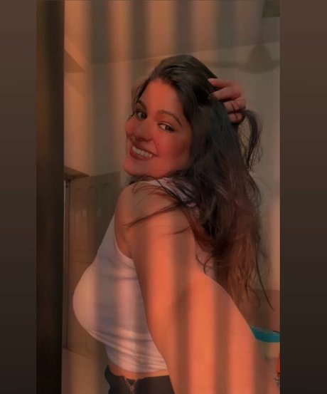 tejaswi pandeyy erwachsene heiße bild