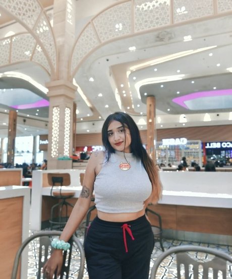 Ruchika Tandon xxx nackten bild