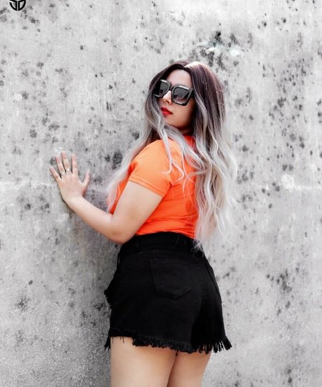 Apoorva Bhalla model schöne bild
