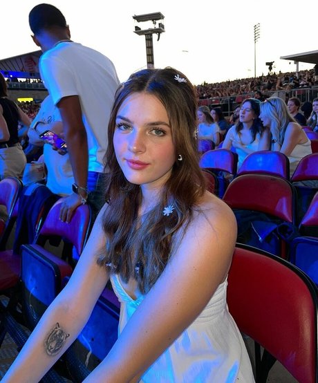 McKenzie Bell freie pornographische foto