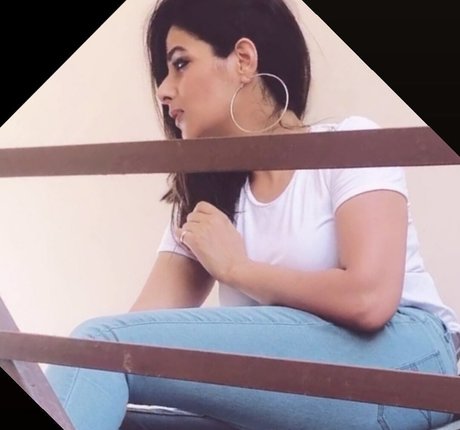 Vansheen Verma Sumbriya top heiße bild