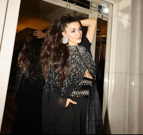 Hande Ercel model bild