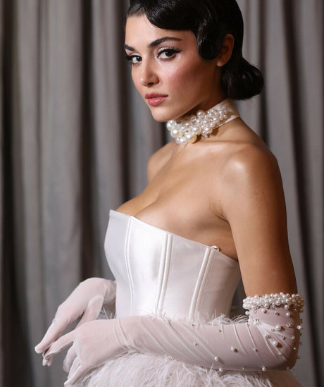 Hande Ercel model kunst foto