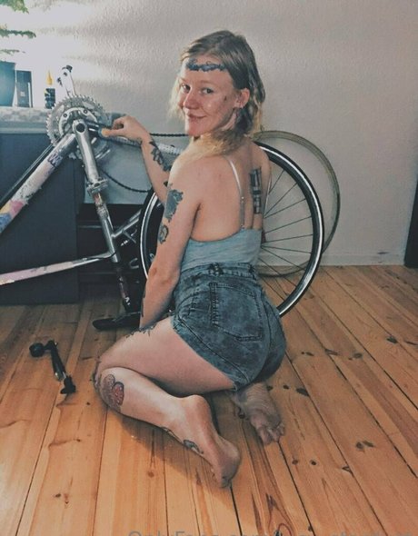 lucy kinky kunst nette galerie