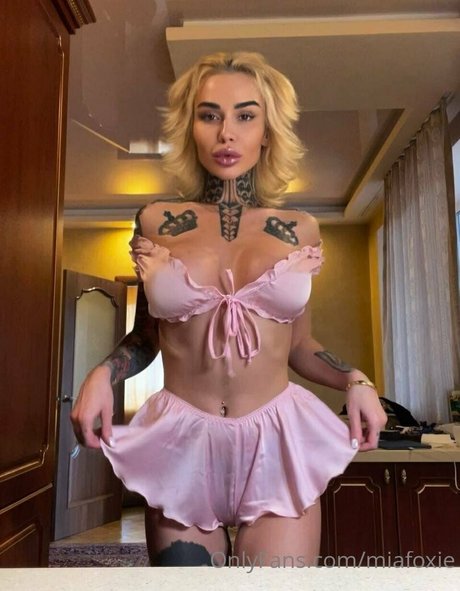 mia foxybae erotische kunst archiv