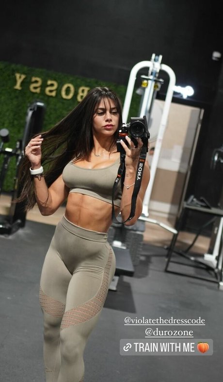 Hyllary Oliveira schauspielerin schöne bilder