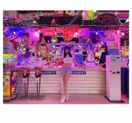 milf brille onlyfans kunst foto