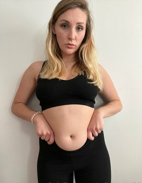 ryliehazefeedee model nacktheit galerie