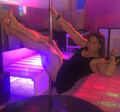 Eva The Supergirl exklusive nacktheit galerien