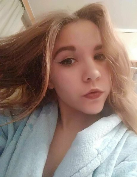 charming dora beste nackt foto