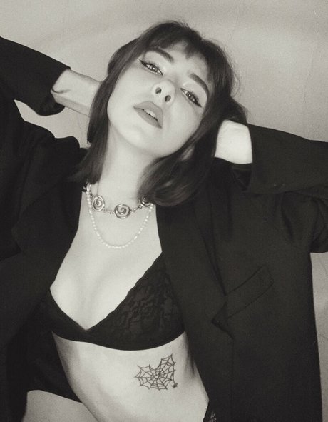 zlatka lesenok freie nackt foto