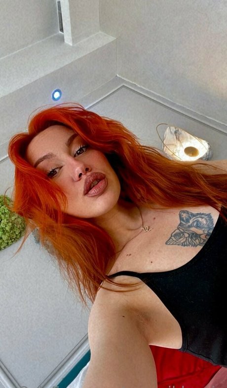 saraawildee model nackt bild