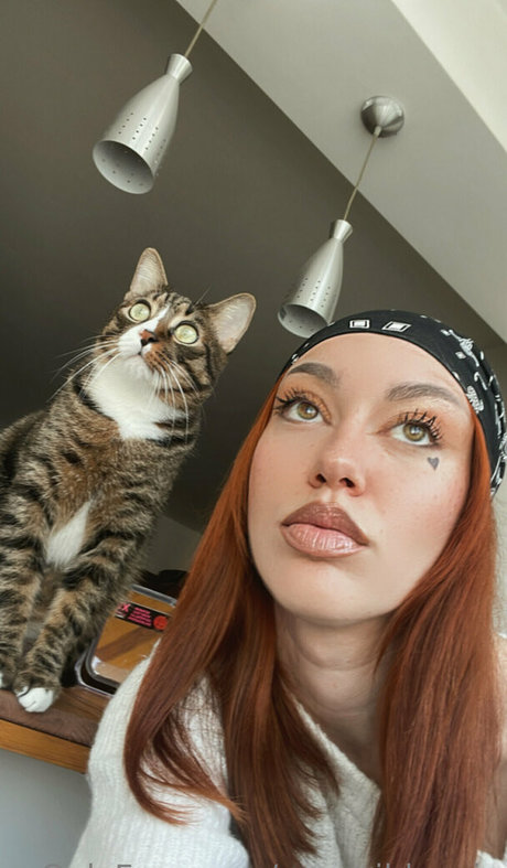 dessous-onlyfans heiße hübsche bild