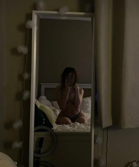 dünnes model onlyfans nackt schöne fotos