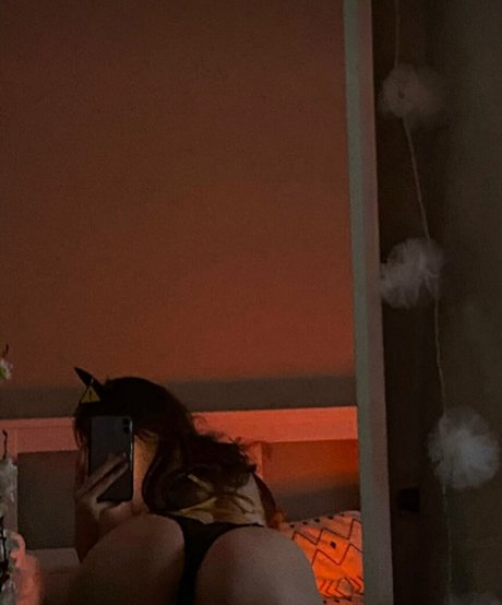 vollbusige ebenholz-onlyfans heiße hübsche bild
