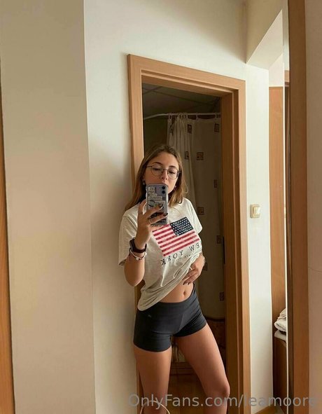 leamoore sexy nackte fotos