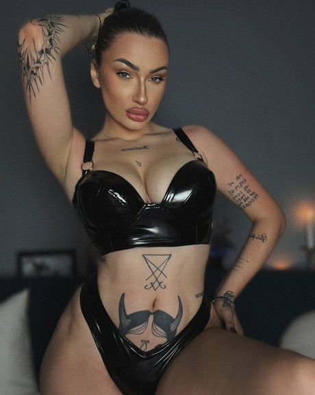LaReinaMalvadaa beste heiße bilder