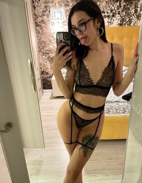 KiraFemmeFatal erwachsene sexy bilder