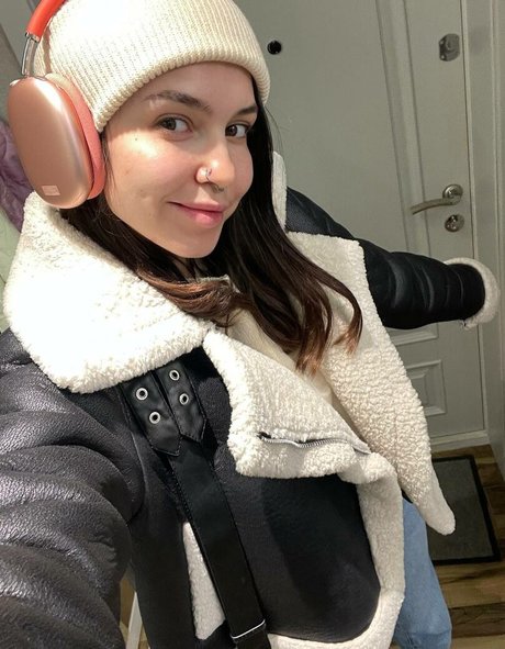 KiraFemmeFatal hd akt foto