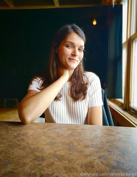 Vanessa Berge nackt erotische fotos