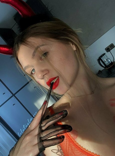 tallgirl onlyfans kunst schöne bilder