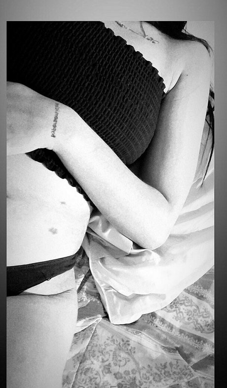 iialxia exklusive pornografische fotos