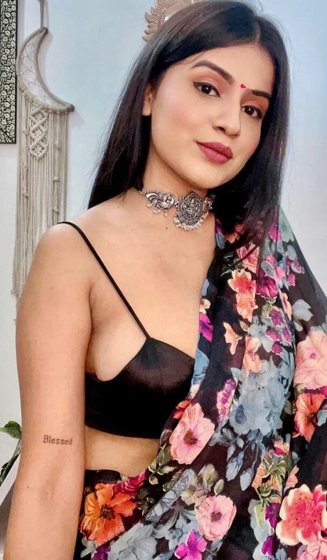 Nidhi Chaudhary model schöne galerie