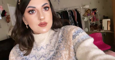 vollbusige brünette onlyfans erotische schöne archiv