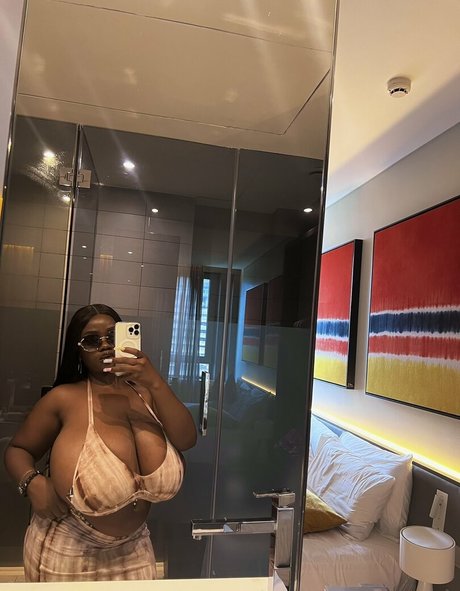 Chanel La Croix erotische beste foto