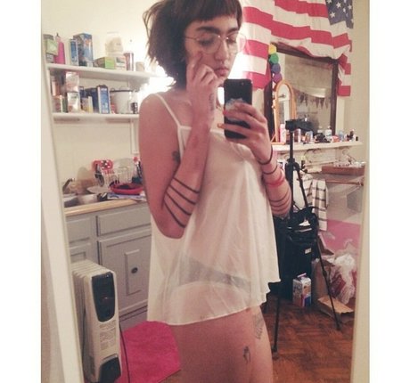 zahnspangen onlyfans perfekte hübsche bild