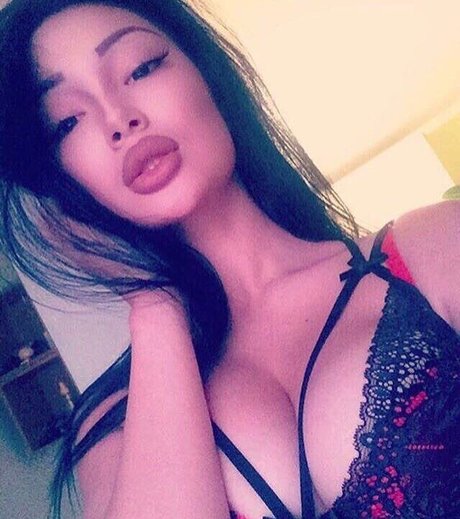 Amina Akanova kunst xxx galerie