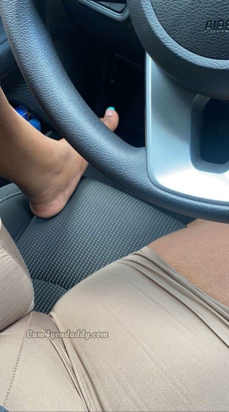 cum4youdaddyy model nacktheit bild