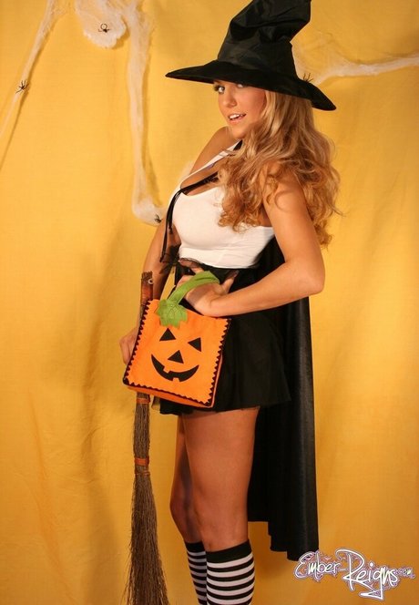 Ember Reigns nacktheit fotos