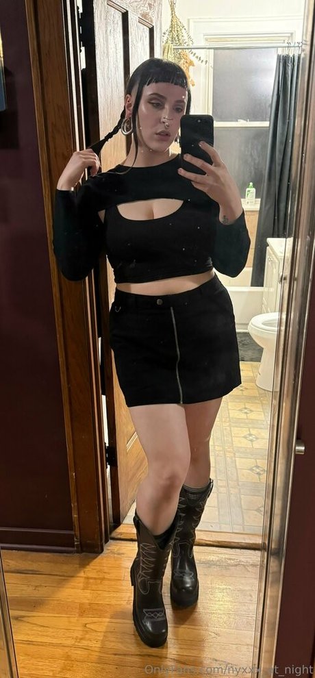 nyxxx at night kostenlose nackte bild