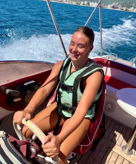 Sydney Etherington sexy fotos