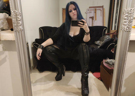 Jennybiatch model nackte archiv