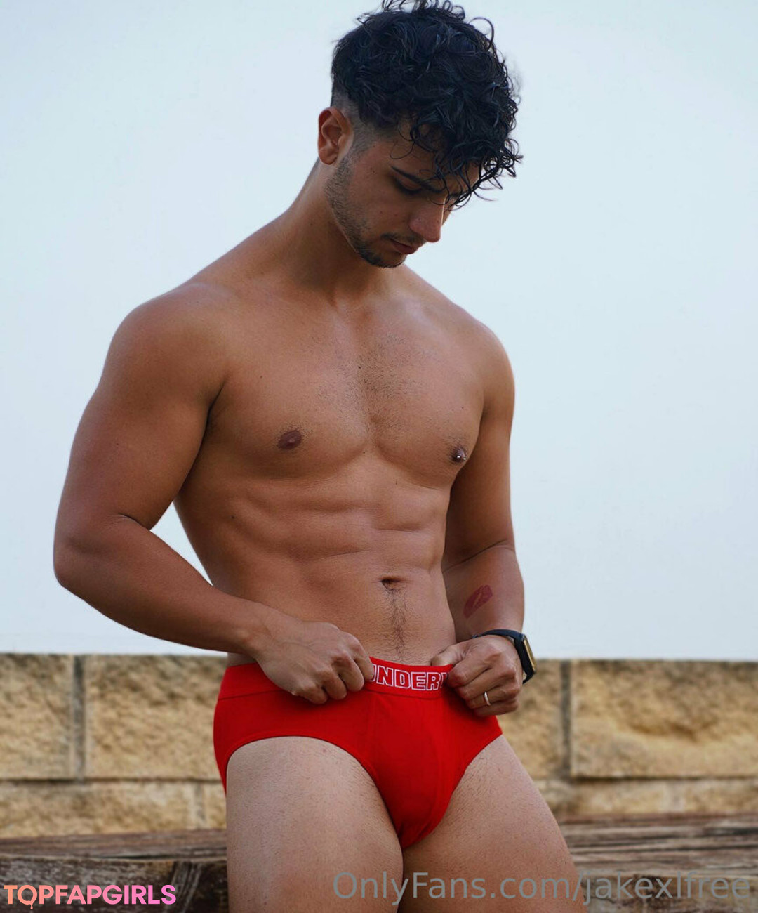 vollbusige brünette onlyfans freie kunst bild