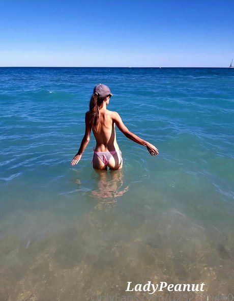 ladypeanut schauspielerin erotische foto