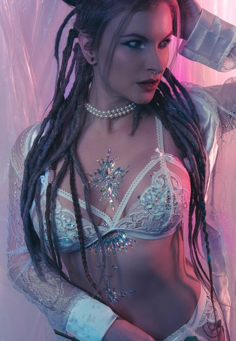 Ruby True pornostar kunst galerien