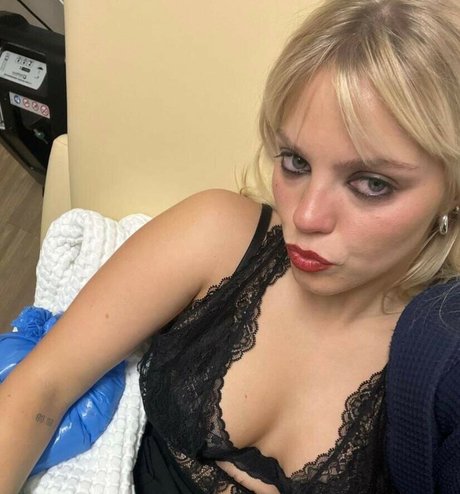 Renee Rapp schöne pornostar foto