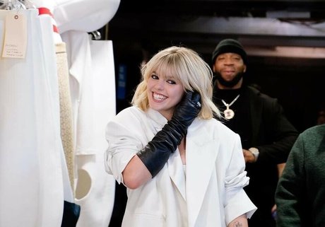 Renee Rapp xxx hübsche bilder