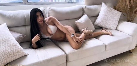 Hayek Twins freie nackte foto