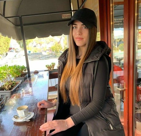 wunderschöne onlyfans kunst erwachsene bild