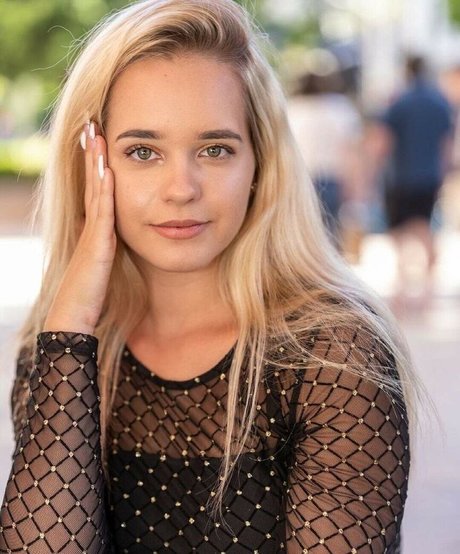 Valkyrie Mcfey kunst pornostar bilder