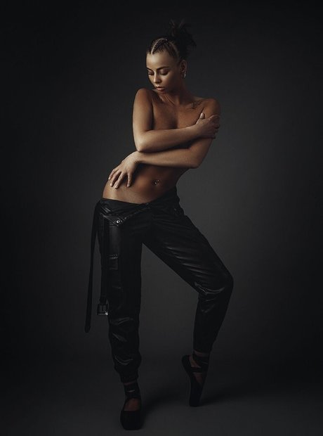 Sofie Johansen sexy exklusive archiv