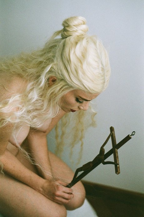 Rotten Queen erwachsene hübsche fotos