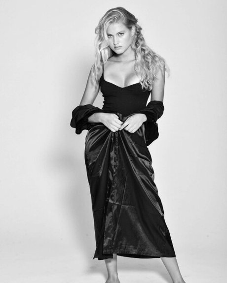 Zoe Helena kunst erwachsene foto