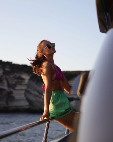 Charlotte Sine freie pornostar fotos