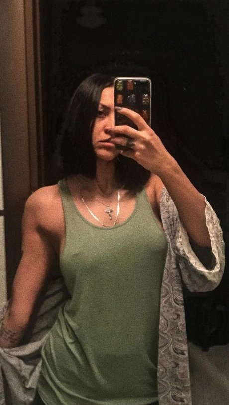 Egexbasoglu nackt hübsche foto