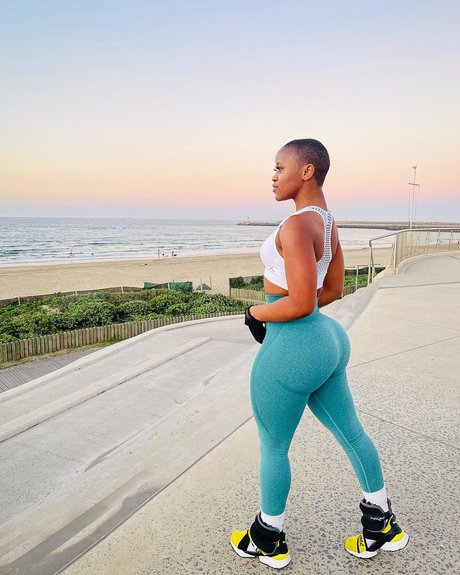 Sharon Gambu kunst pornostar galerie